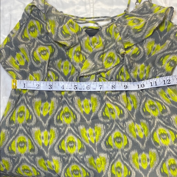 Elegant Asymmetrical Dress in Yellow and Black - Picture 5 of 7